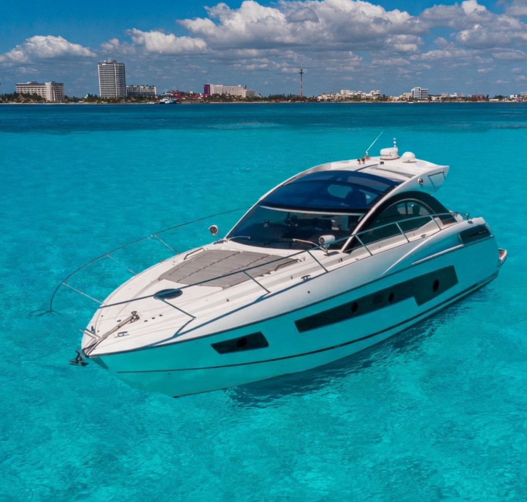 Renta del yate Sunseeker san remo  en Cancún