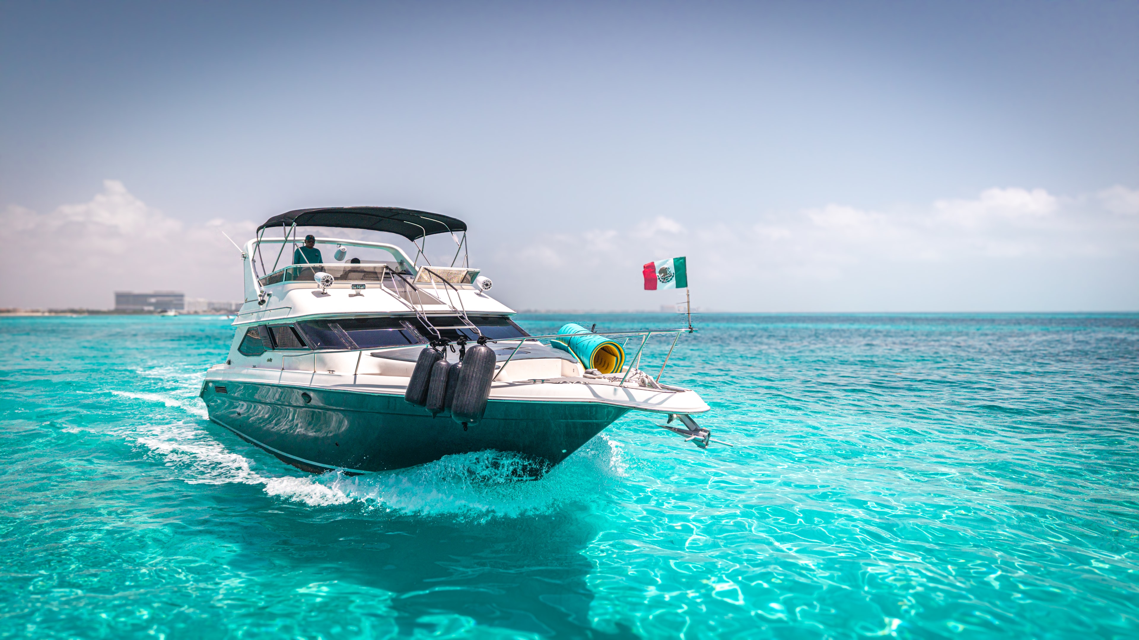 Necessity — fotografía 1 de 10, renta de yate en Cancún